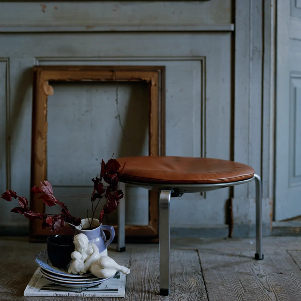 PK33 pall, Leather embrace chocolate Fritz Hansen