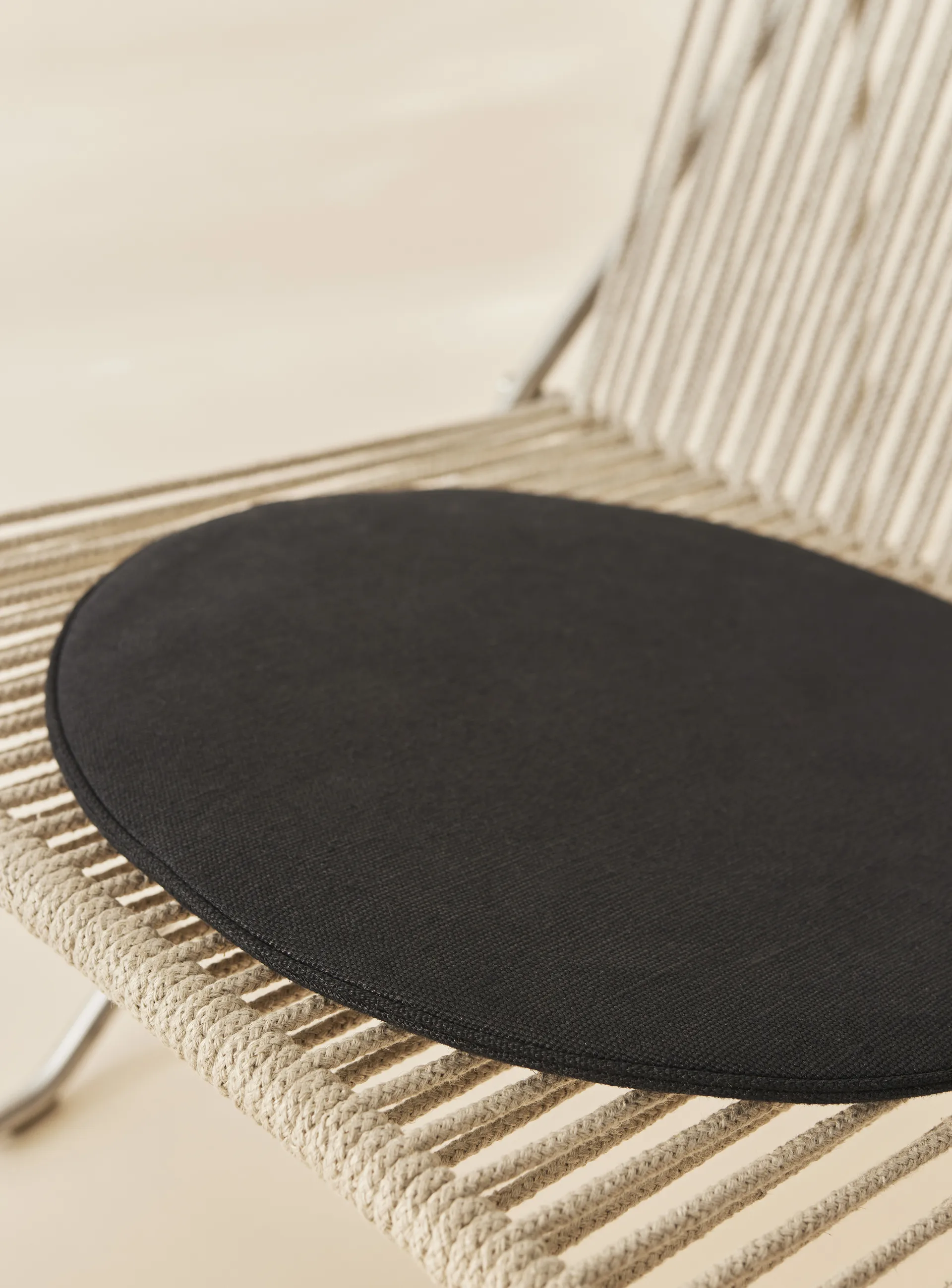 PK4 loungestol med dyna, Rostfritt stål-natur-svart Fritz Hansen