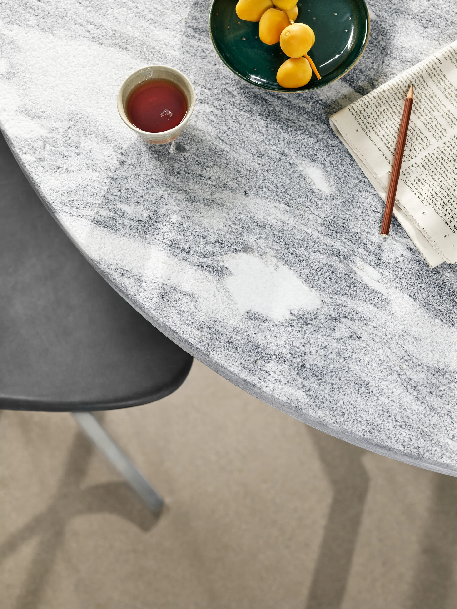 PK54 bord Ø140 cm, Fauske marble grey-white Fritz Hansen