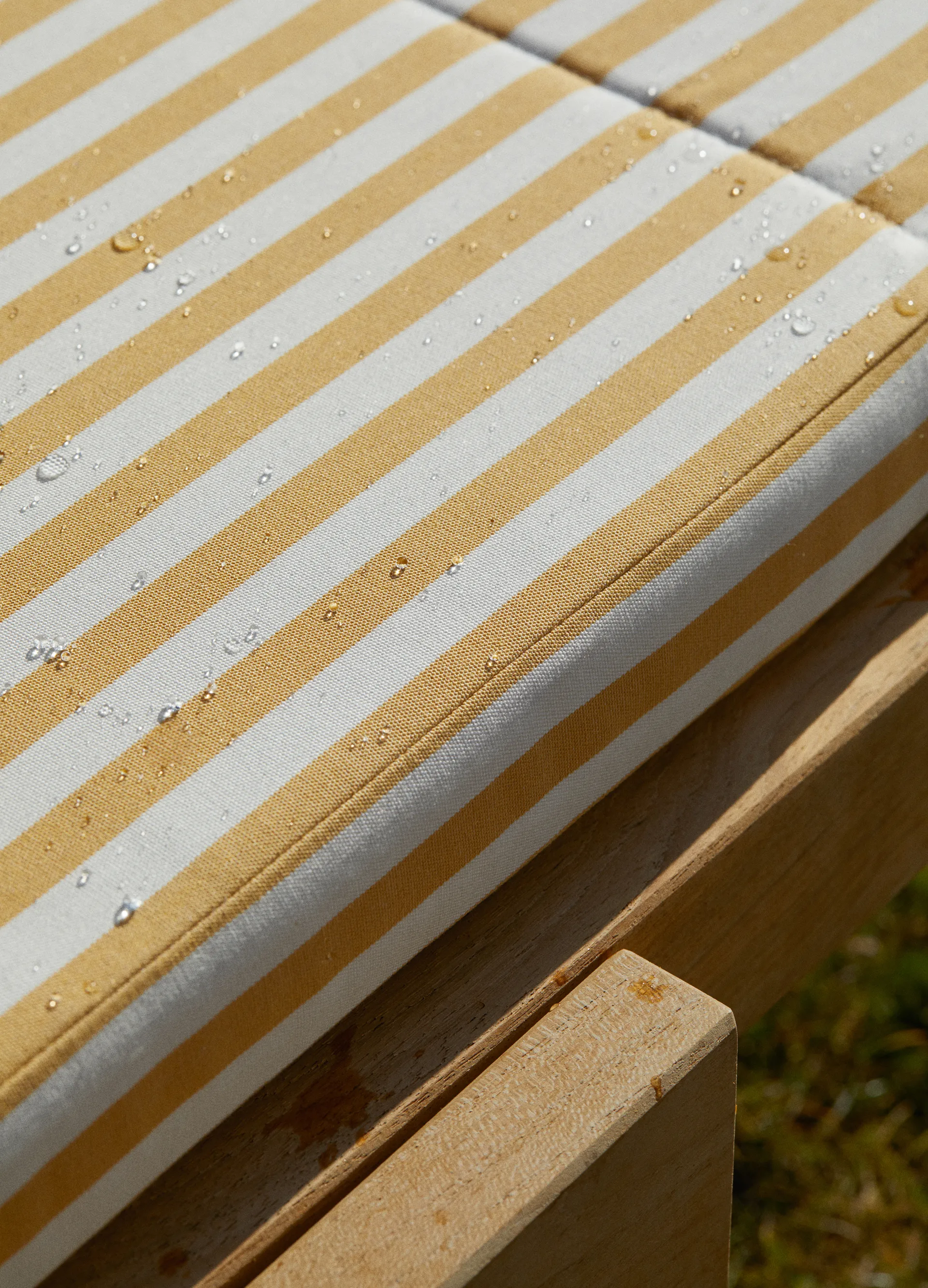 Riviera dyna till solsäng, tyg outdoor textile golden yellow stripe Fritz Hansen