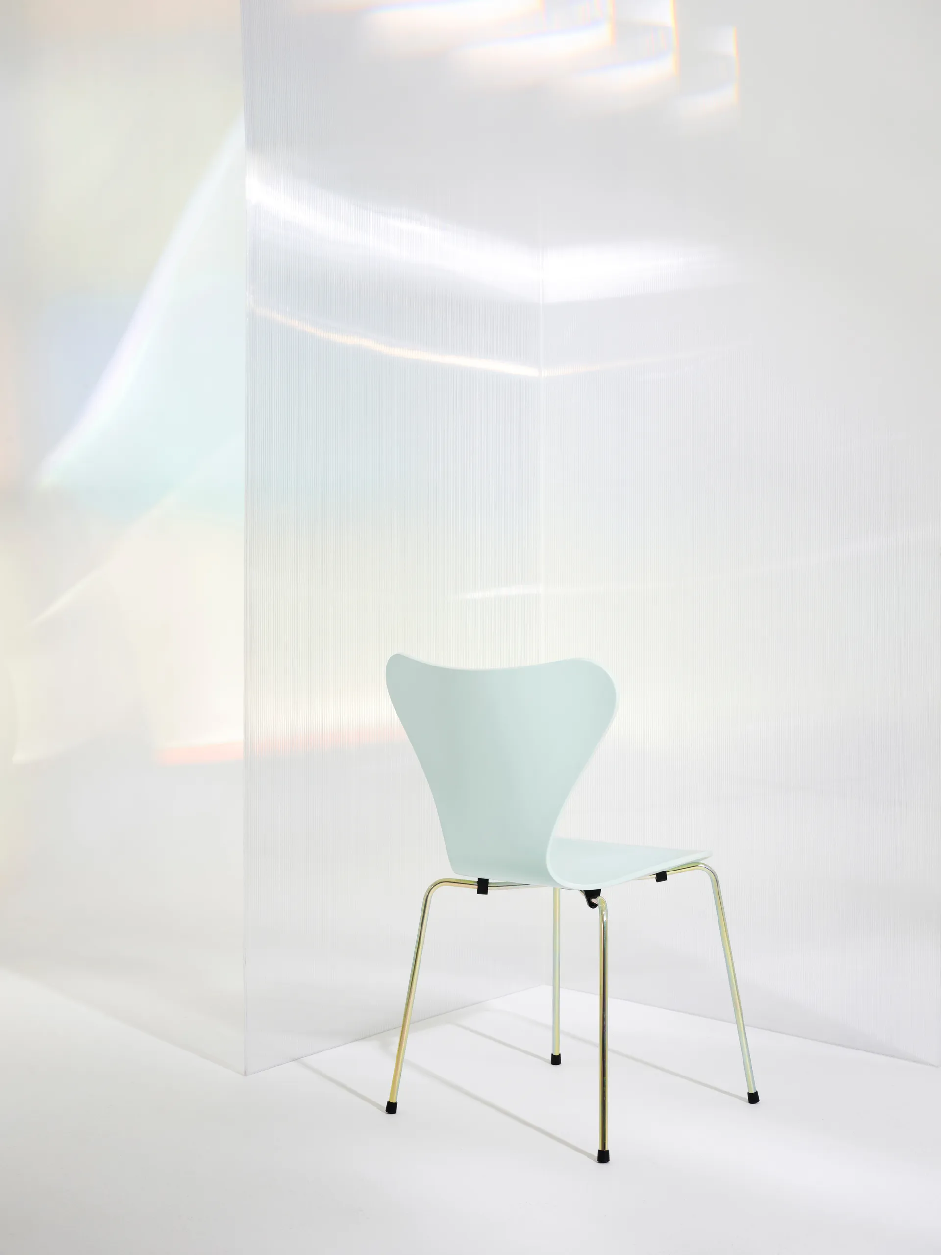 Sjuan 3107 7:14 AM stol, Green-rainbow Fritz Hansen