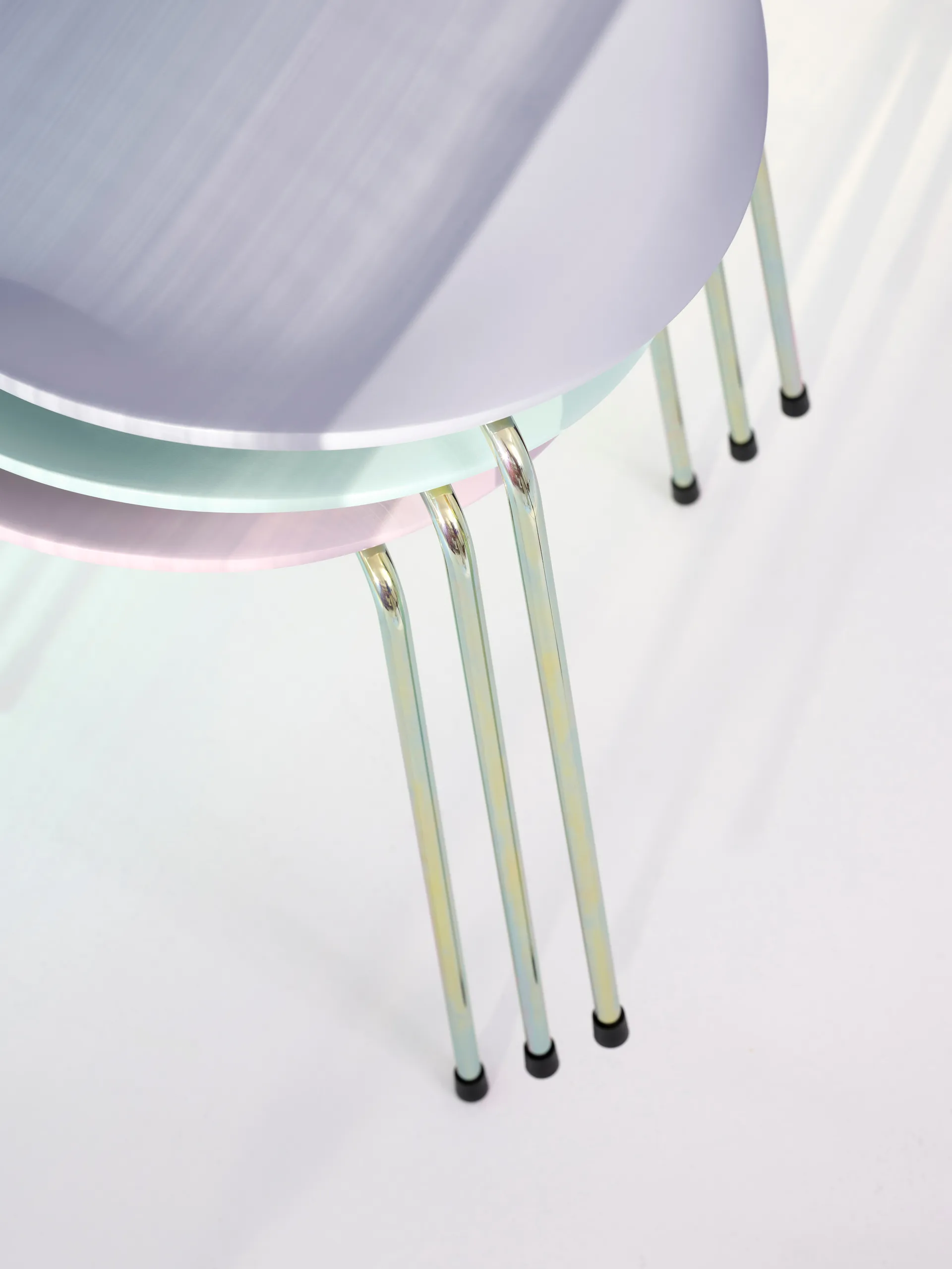 Sjuan 3107 7:14 AM stol, Violet-rainbow Fritz Hansen