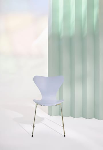 Sjuan 3107 7:14 AM stol - Violet-rainbow - Fritz Hansen