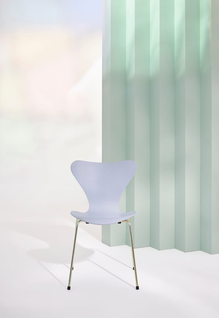 Sjuan 3107 7:14 AM stol, Violet-rainbow Fritz Hansen