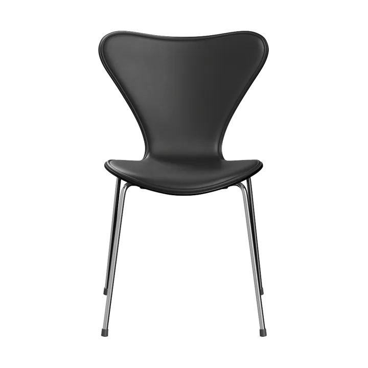 Sjuan 3107 framsidesklädd stol - Essential black (svart) läder-svart ask-krom - Fritz Hansen