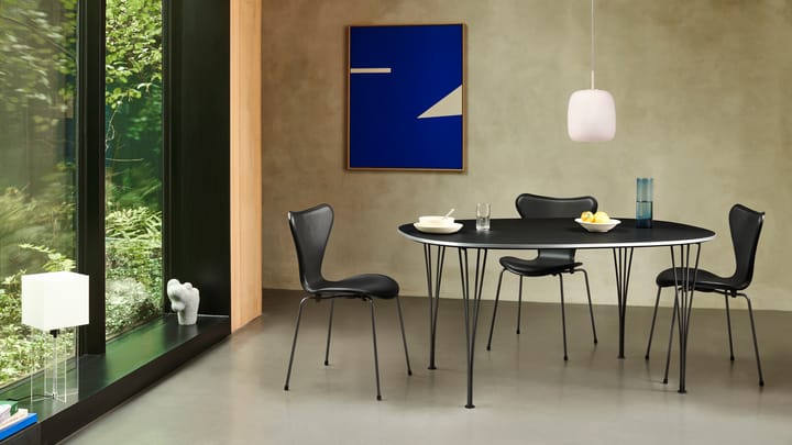 Sjuan 3107 framsidesklädd stol kampanj, Läder Wild black-svart ask-krom Fritz Hansen