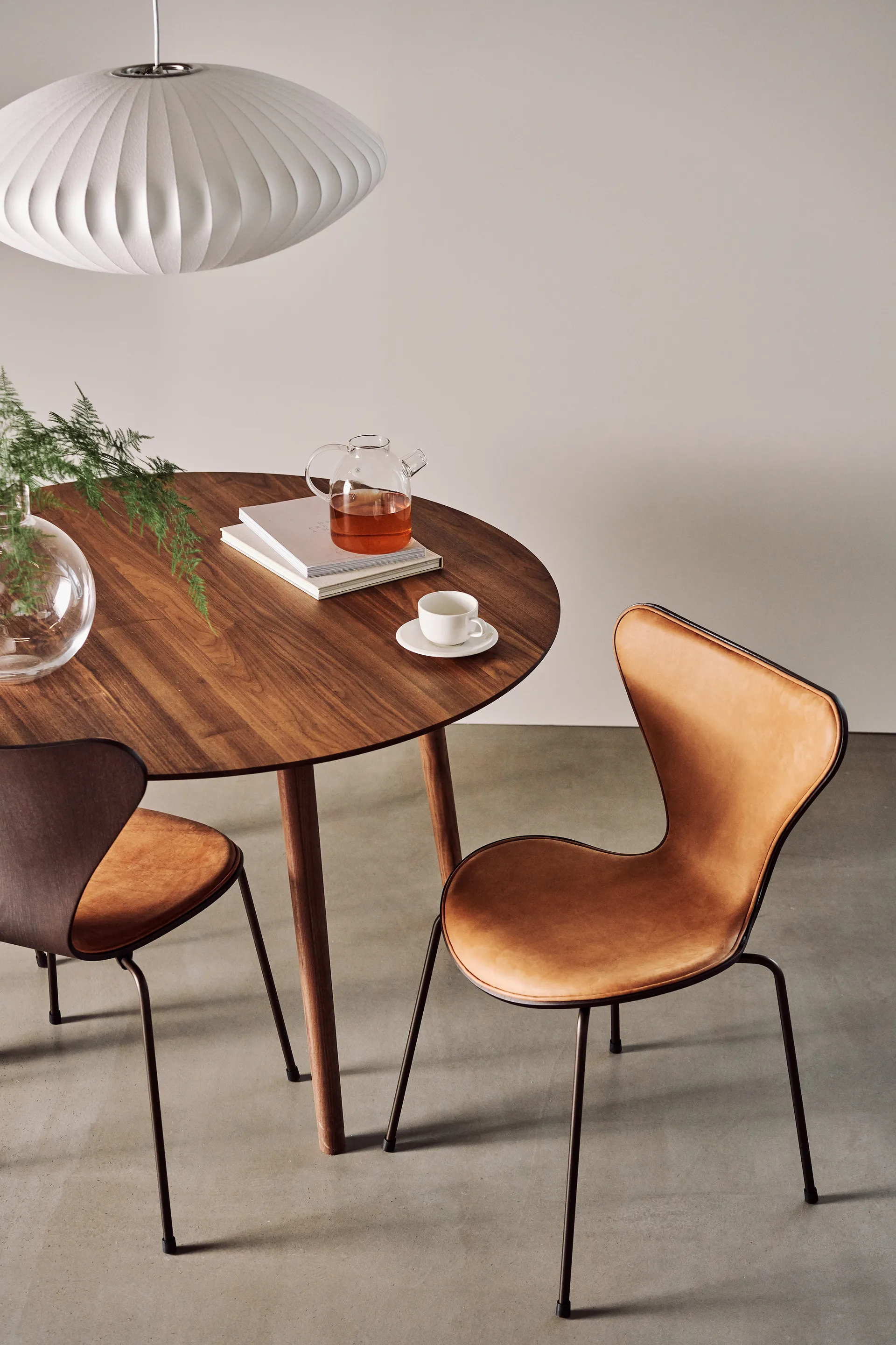 Sjuan 3107 framsidesklädd Stol Special Edition, Dunes Cognac-brown Fritz Hansen