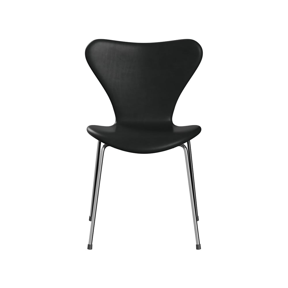 Fritz Hansen Sjuan 3107 helklädd stol kampanj Wild black-kromat stålstativ