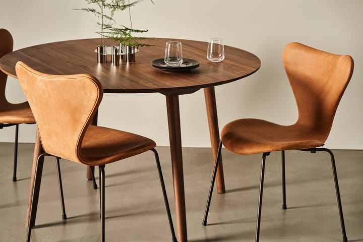 Sjuan 3107 helklädd Stol Special Edition, Dunes Cognac-brown Fritz Hansen