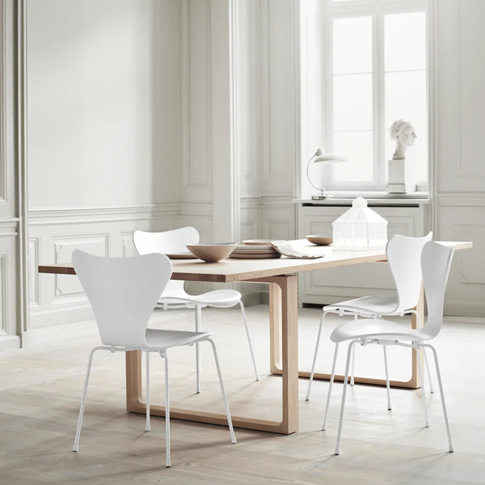 Sjuan 3107 stol, Burnt yellow-färgad ask-svart stativ Fritz Hansen