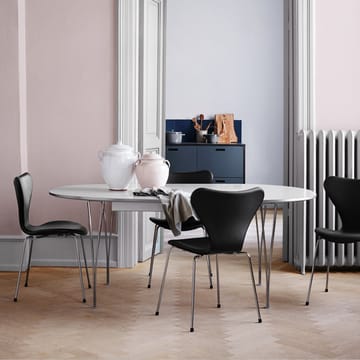 Sjuan 3107 stol - Deep clay-färgad ask-svart stativ - Fritz Hansen