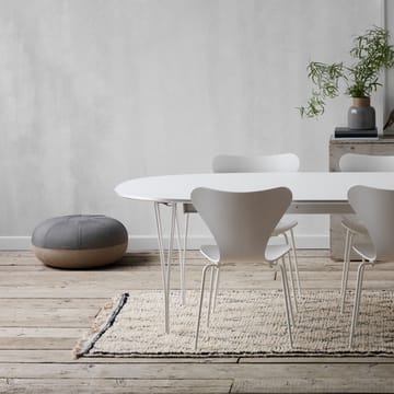 Sjuan 3107 stol - Venetian red-färgad ask-svart stativ - Fritz Hansen