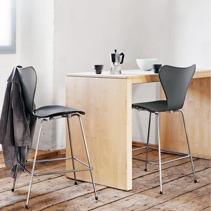 Sjuan 3187 barstol, Lacquered ash evergreen-brown Fritz Hansen