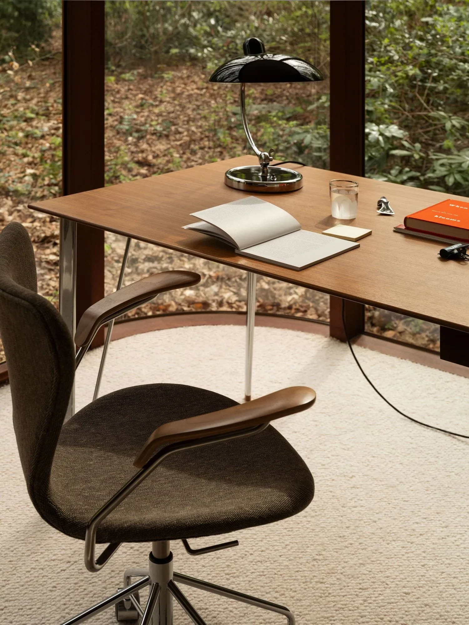 Sjuan 3217 kontorstol, Tyg Clay 09 Light sand-krom Fritz Hansen