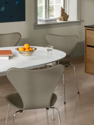 Sjuan Tailored stol - Harness Leather Slate Grey-chrome - Fritz Hansen