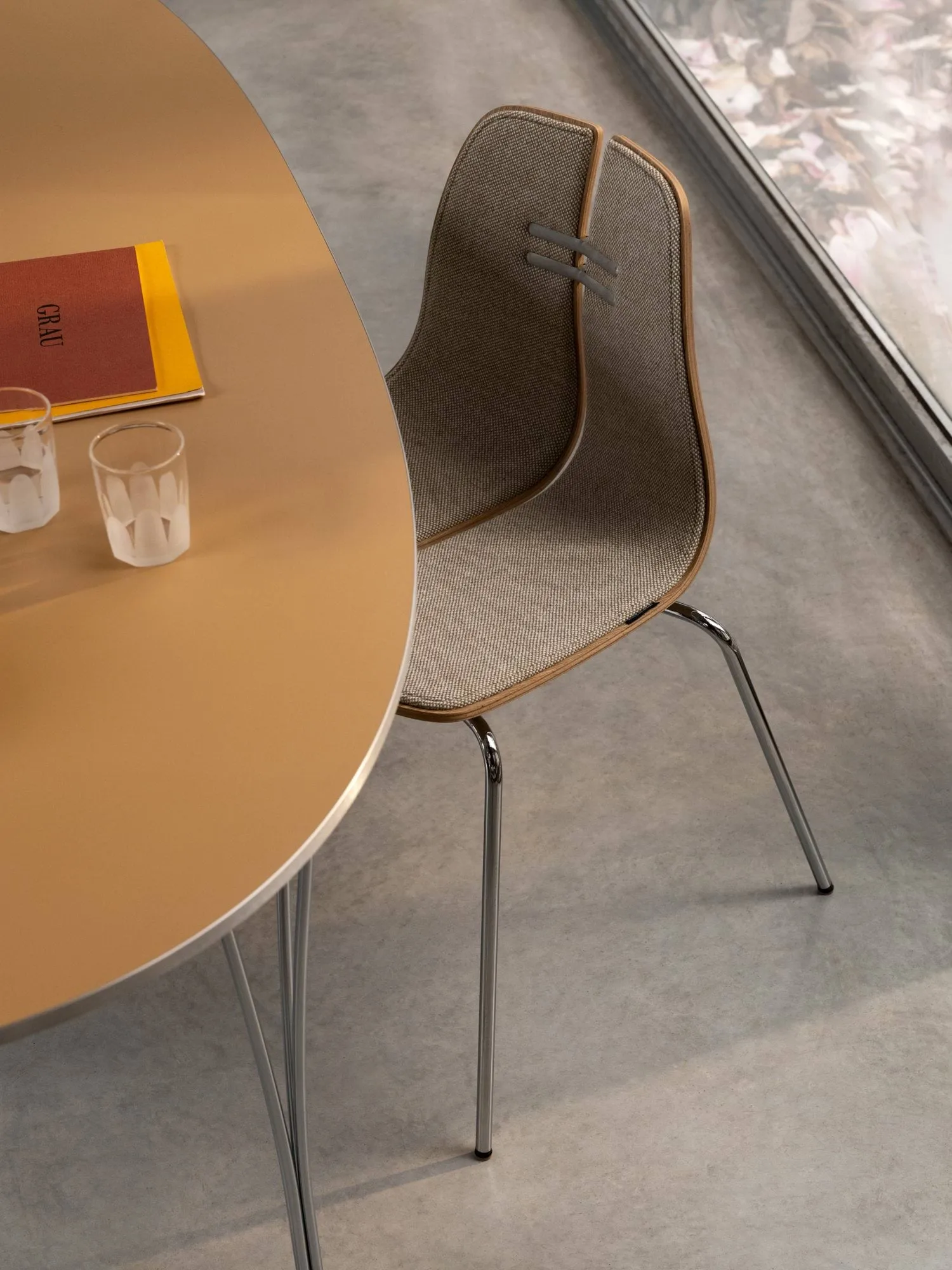 Superellipse B616 matbord 170x100 cm, Amber, 170x100x72 cm Fritz Hansen