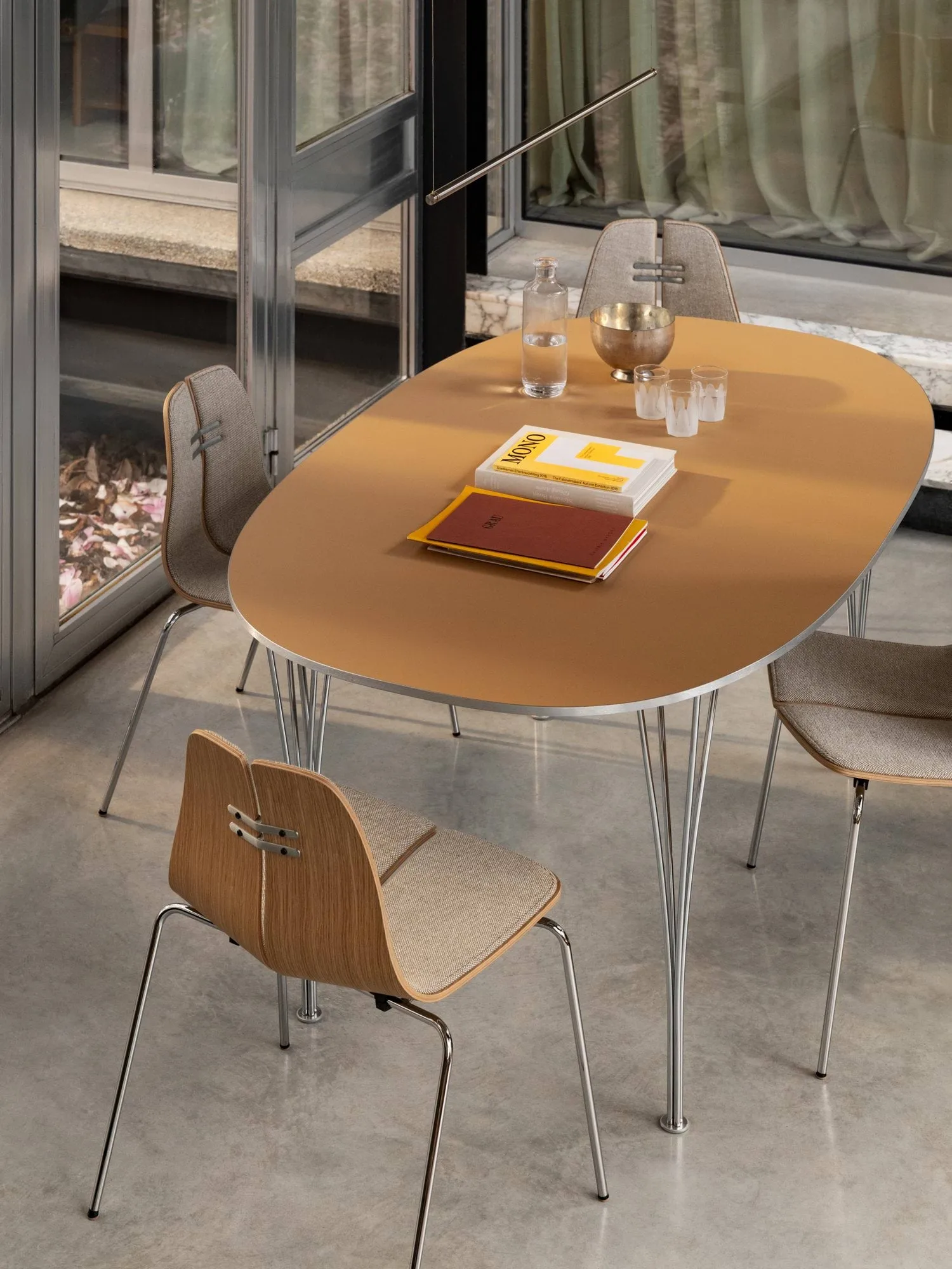 Superellipse B616 matbord 170x100 cm, Amber, 170x100x72 cm Fritz Hansen