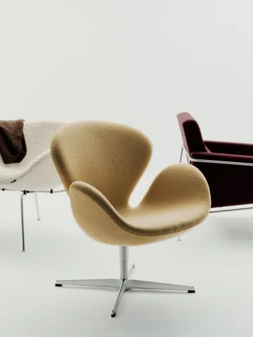 Svanen 3320 fåtölj - Acca Camel (gul)-borstad aluminium - Fritz Hansen