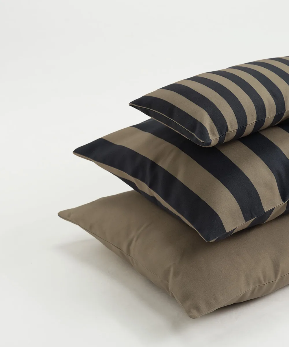 Garden Glory randig kudde, Svart-beige, 25x50 cm Garden Glory