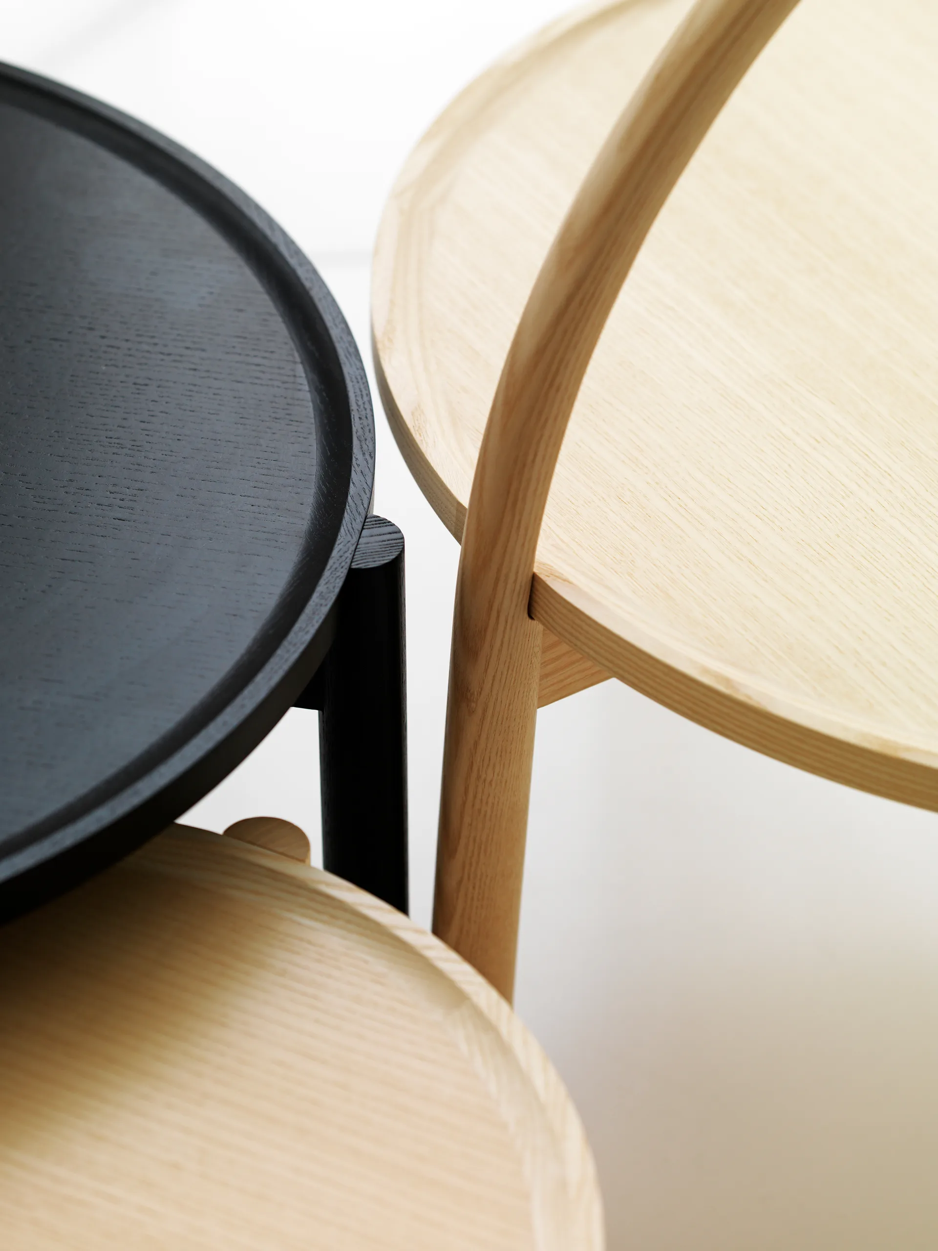 Elna soffbord, Ask-white-Ø60 cm m. bygel Gärsnäs