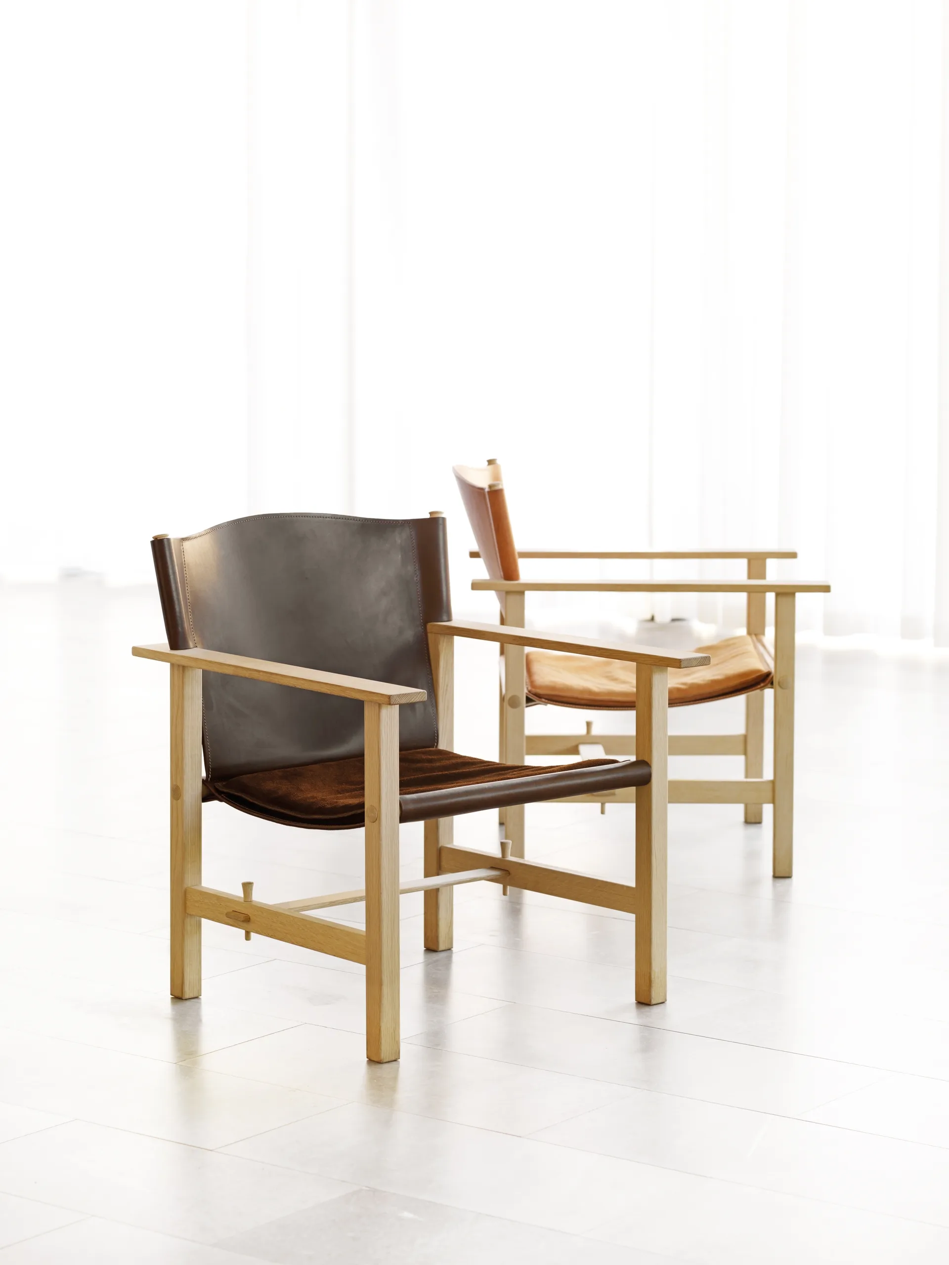 Ferdinand fåtölj, Ek-obehand-tärnsjö läder mörkbrunt Gärsnäs