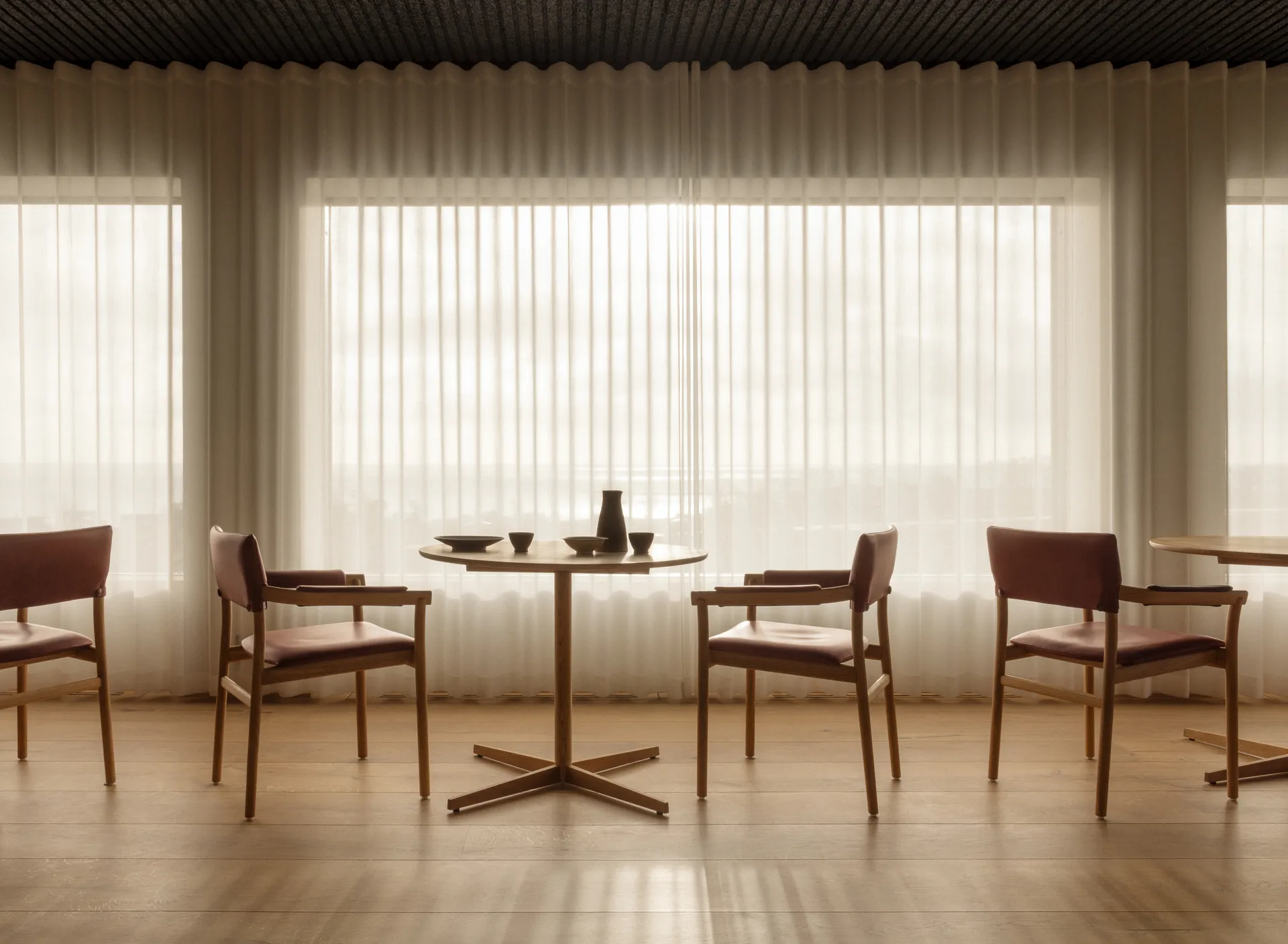 Vyn fåtölj klädd rygg och sits, Monocoat natural-Elmosoft 43283 Gärsnäs