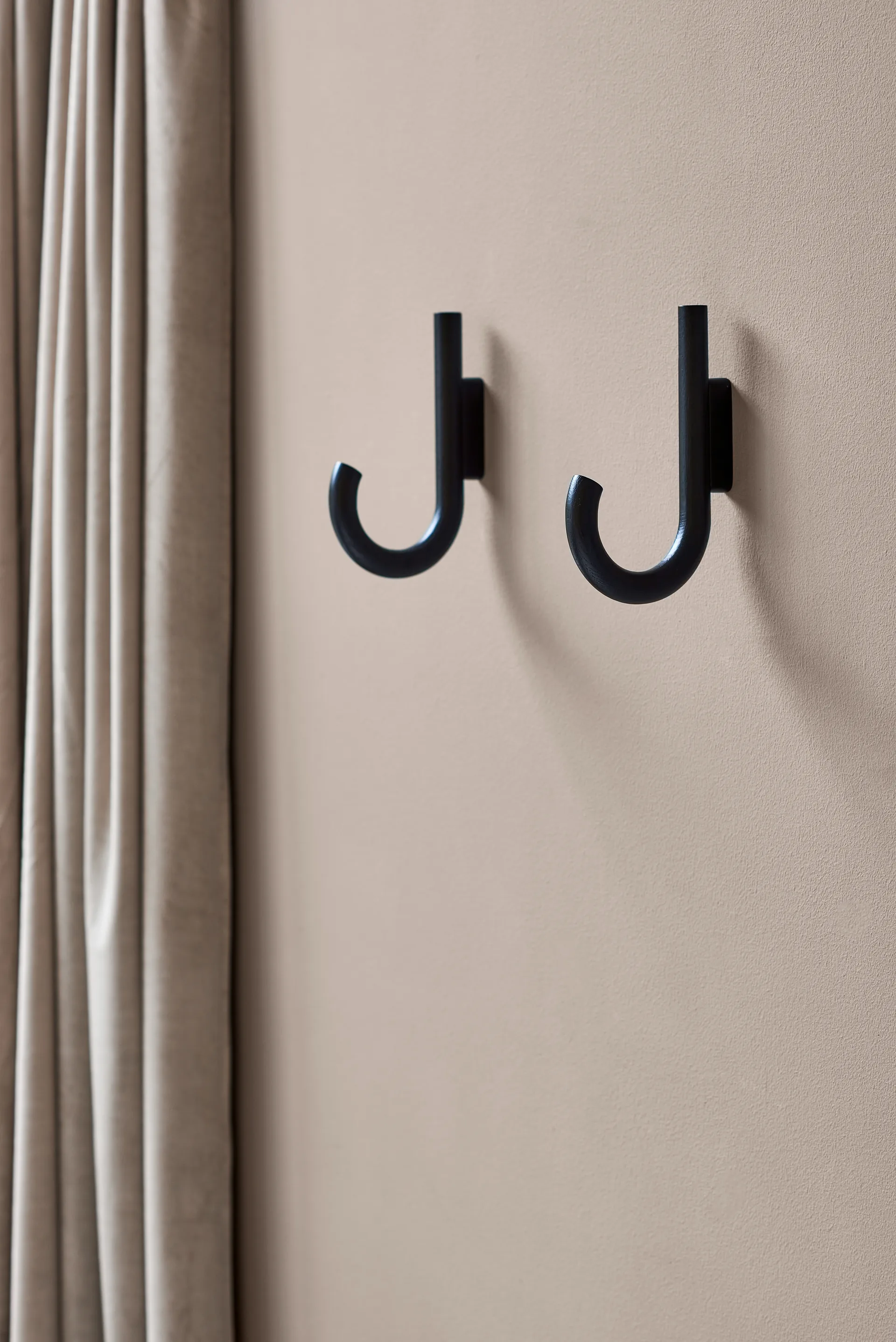 Hook krok 19 cm, Svartbetsad ek-svart Gejst