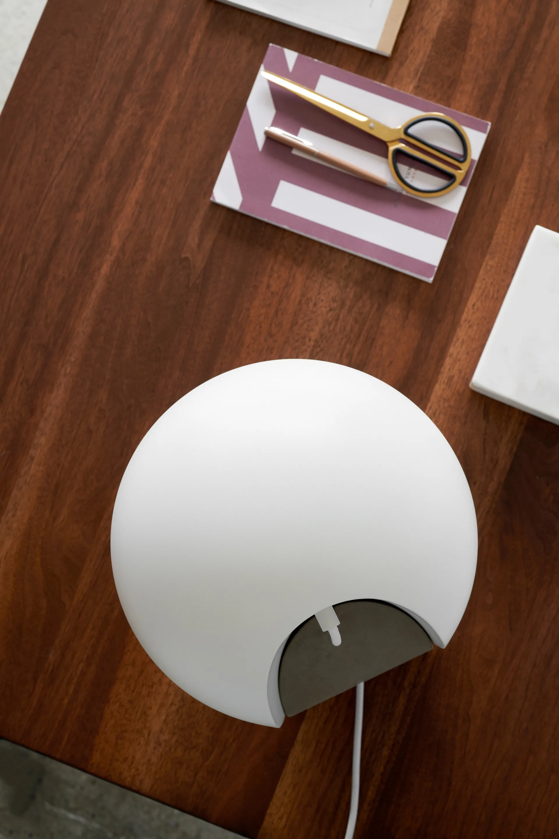 Leery bordslampa 40 cm, Vit Gejst