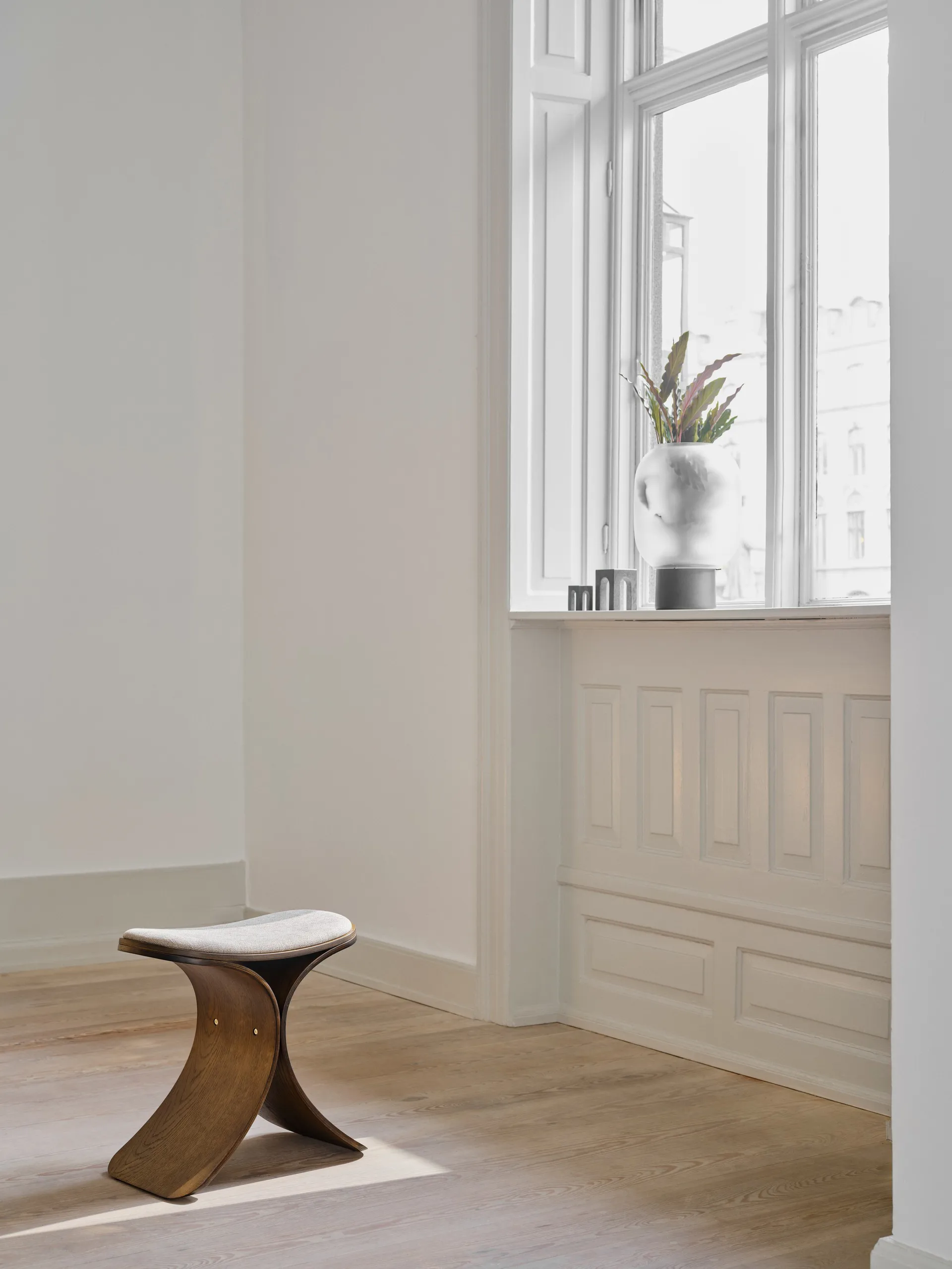 Luno pall 48x28x72 cm, Mörk ek-mörk beige textil Gejst