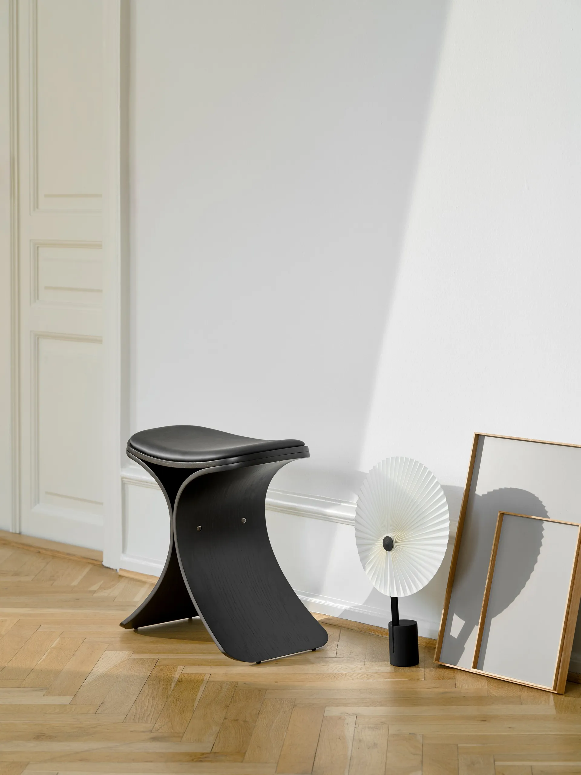 Luno pall 48x28x72 cm, Svart ek-svart läder Gejst