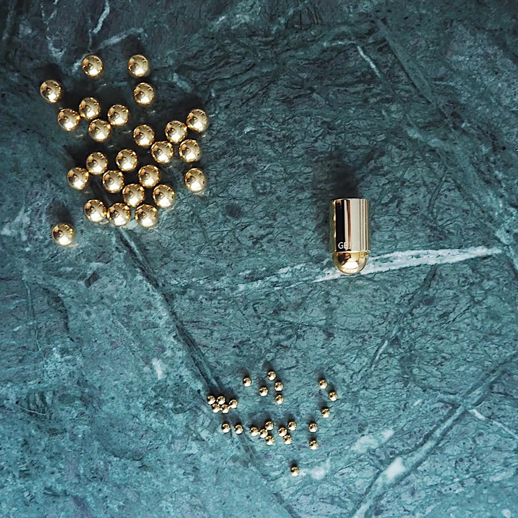 Molekyl ljusstake 1, Mässing Gejst