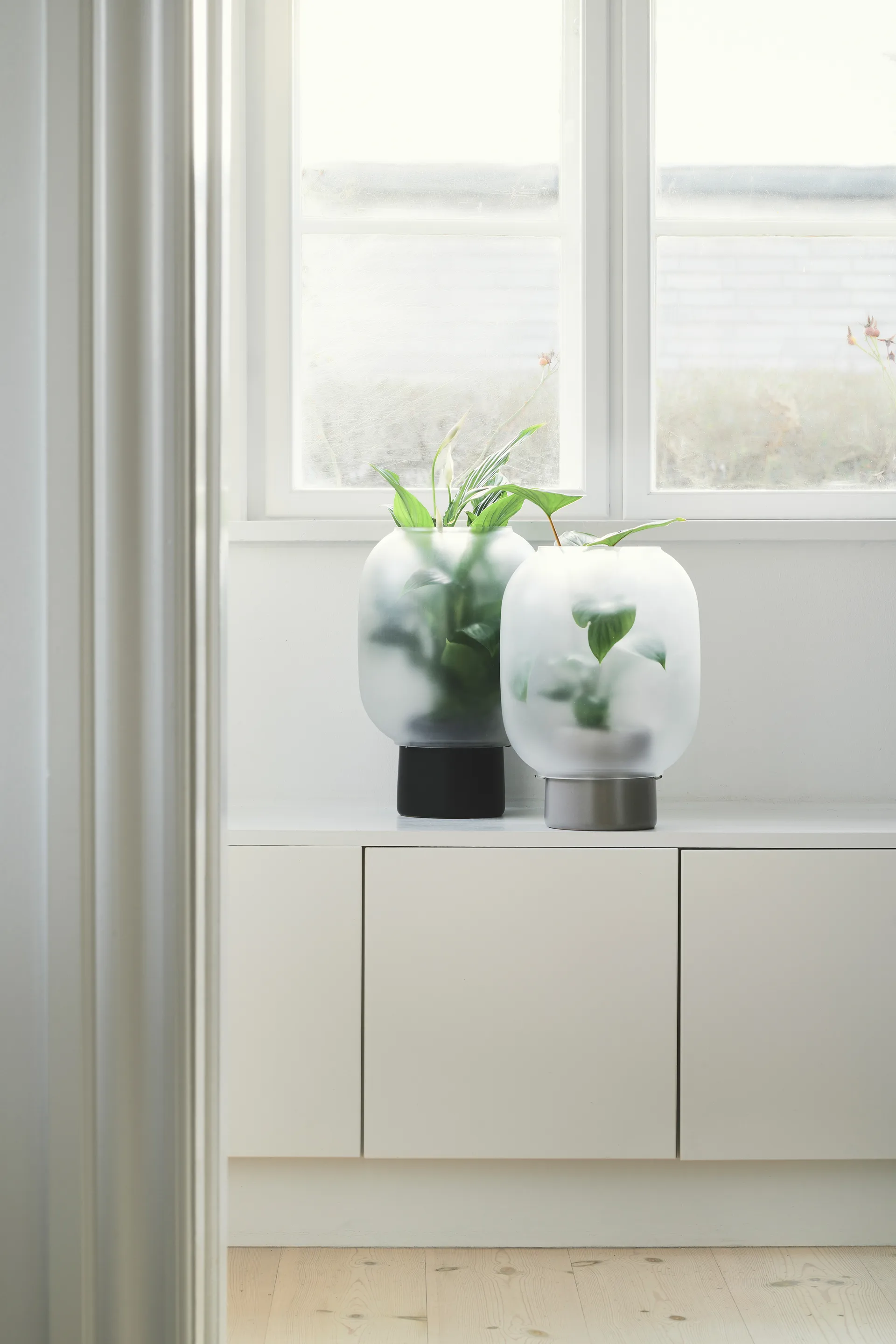 Nebl kruka med frostat glas Ø26 cm, Svart Gejst