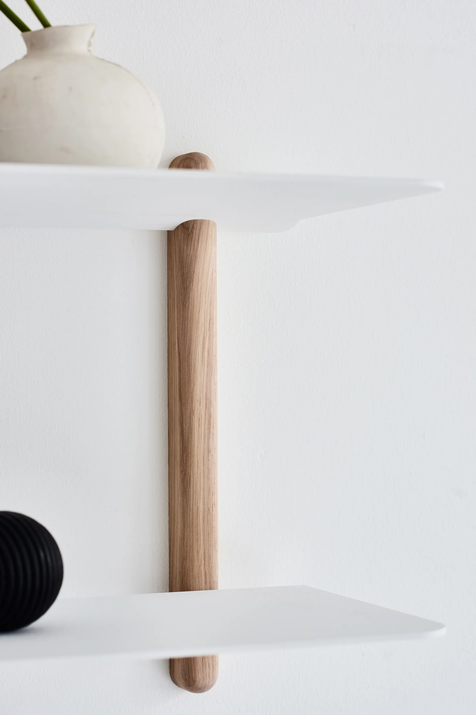 Nivo hylla F large, Ljus ek-vit Gejst