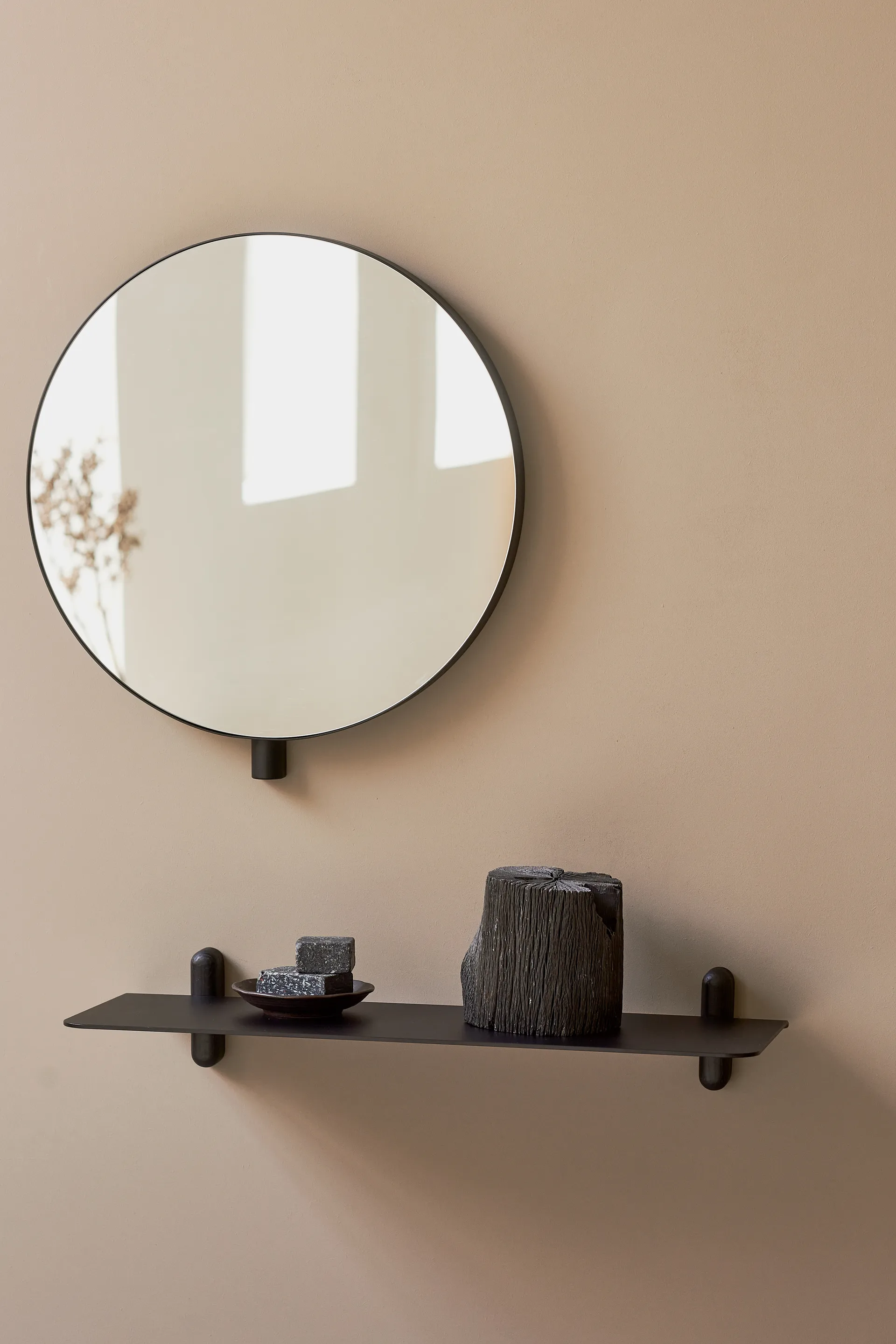 Nivo hylla G large, Svartbetsad ask-svart Gejst