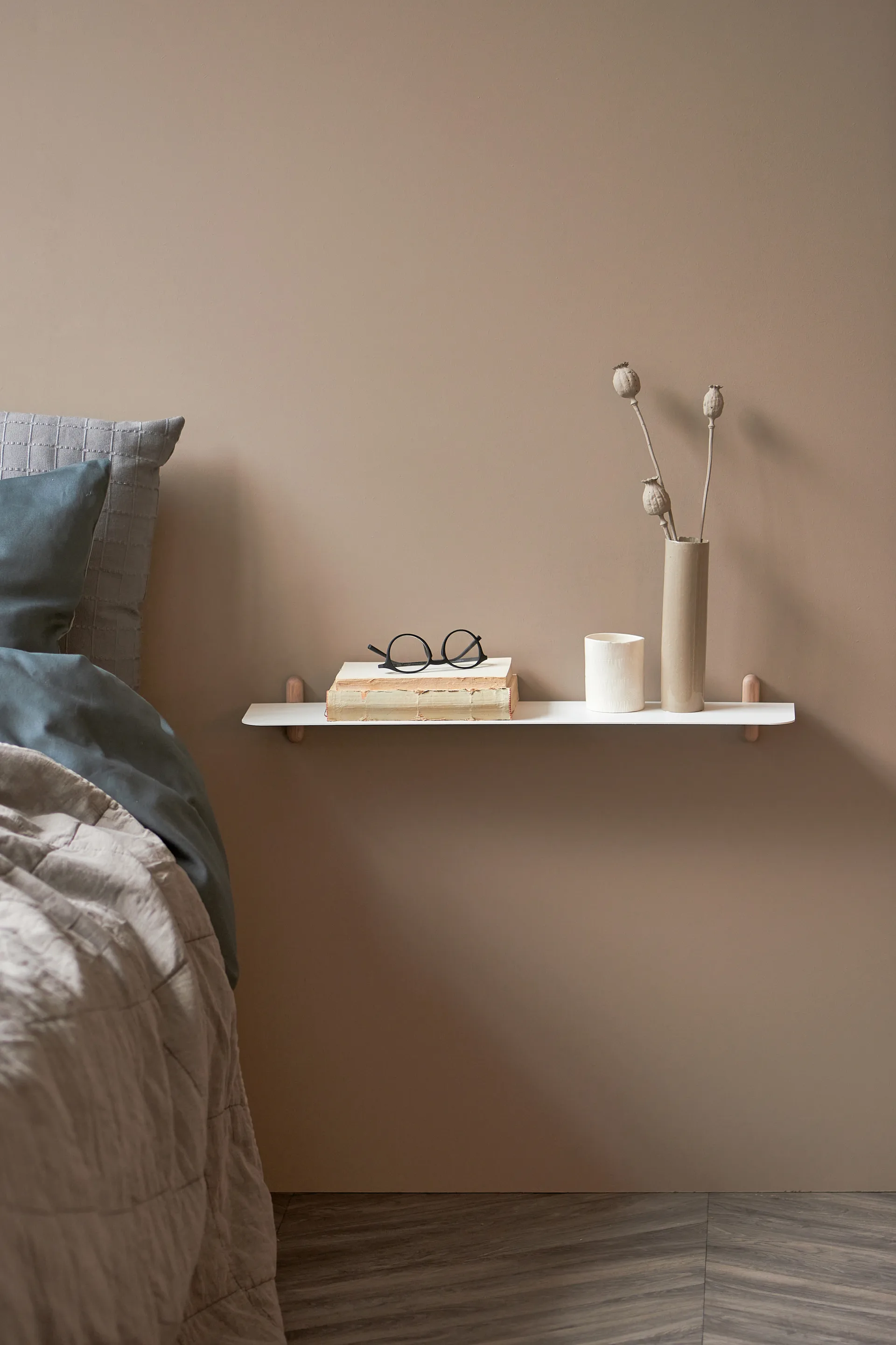 Nivo hylla G, Ljus ek-vit Gejst