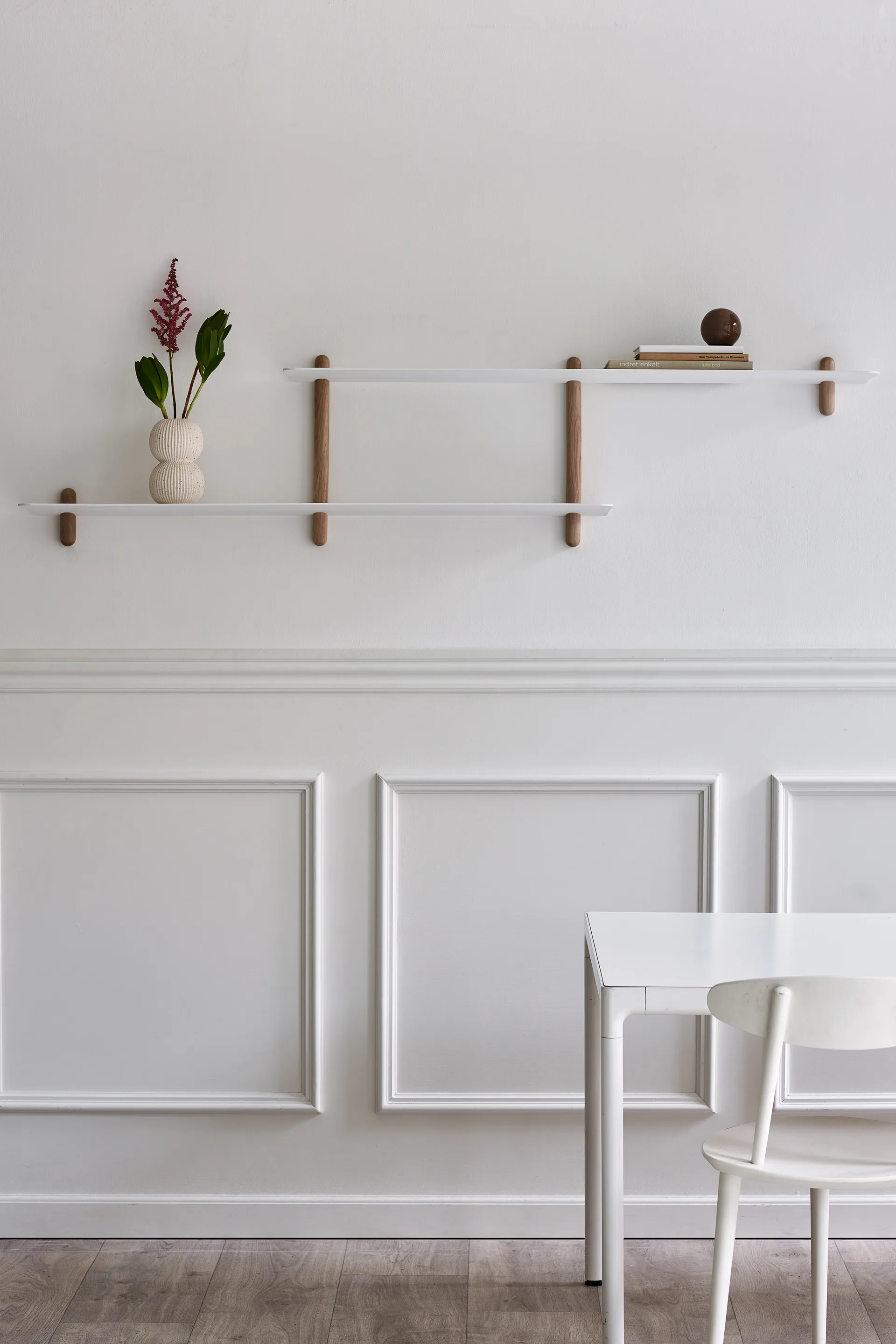 Nivo hylla H large, Ljus ek-vit Gejst