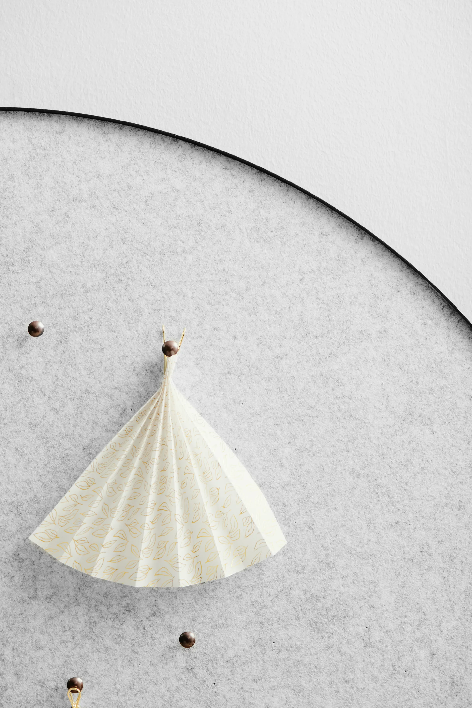 Retell pinboard anslagstavla Ø80 cm, Ljusgrå Gejst