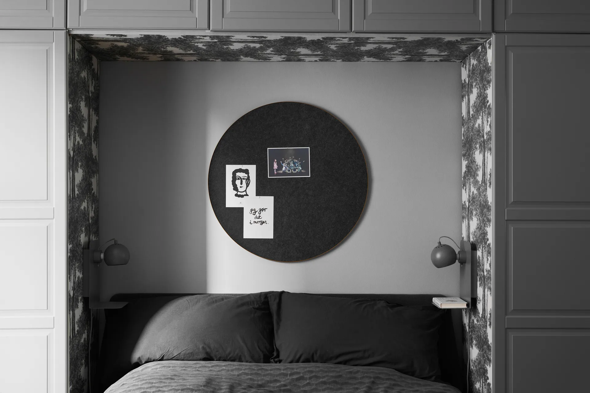 Retell pinboard anslagstavla Ø80 cm, Svart-mässing Gejst