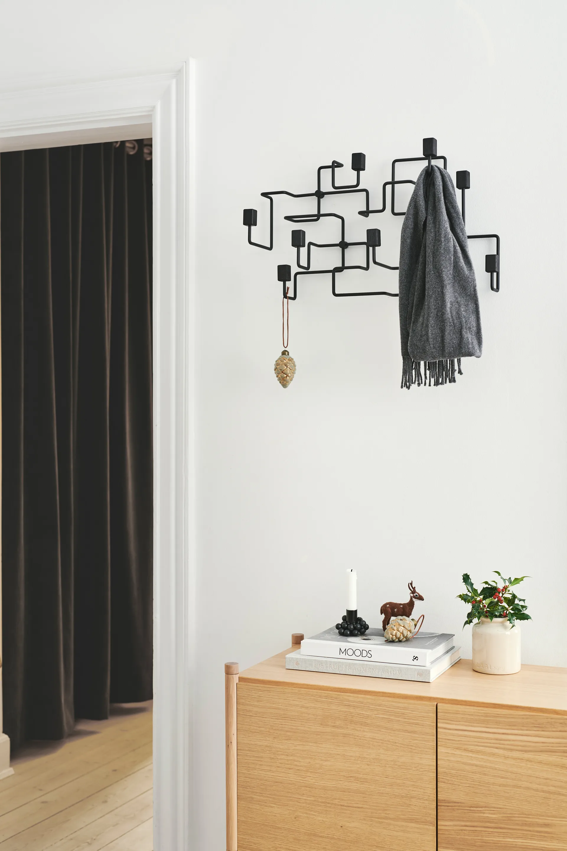 Sceene bookcase C, Ljus ek Gejst