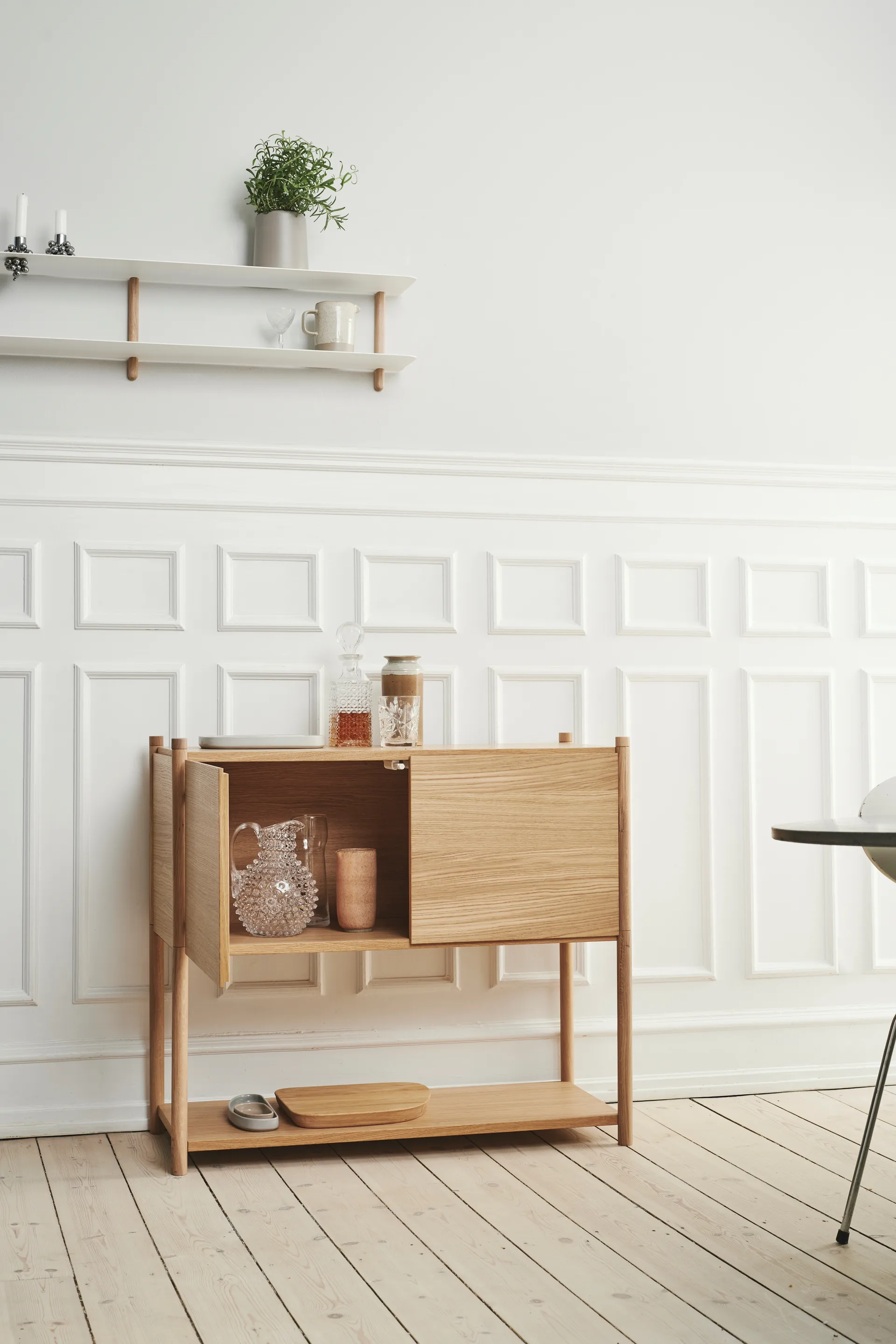 Sceene bookcase C, Ljus ek Gejst