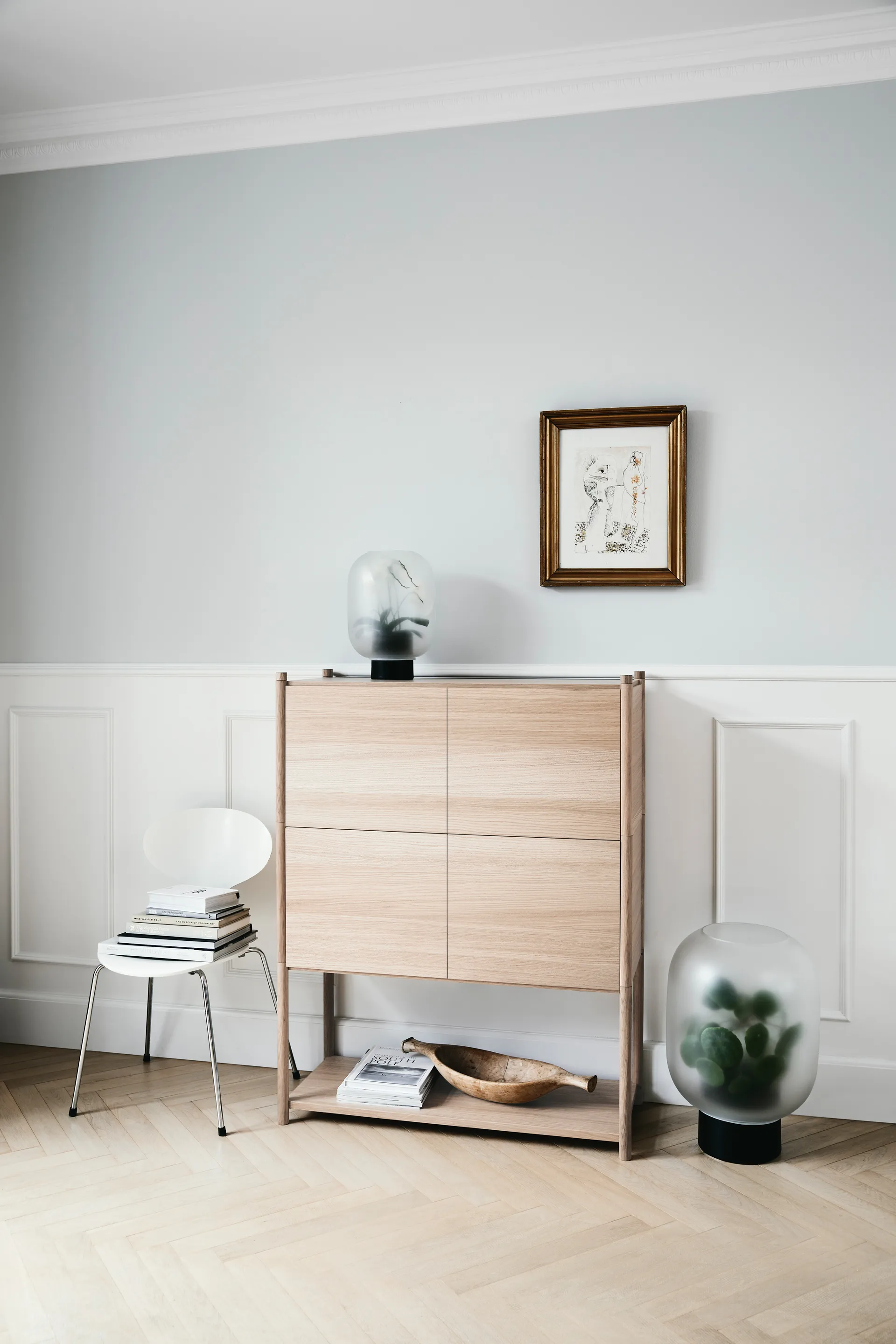 Sceene bookcase E, Ljus ek Gejst