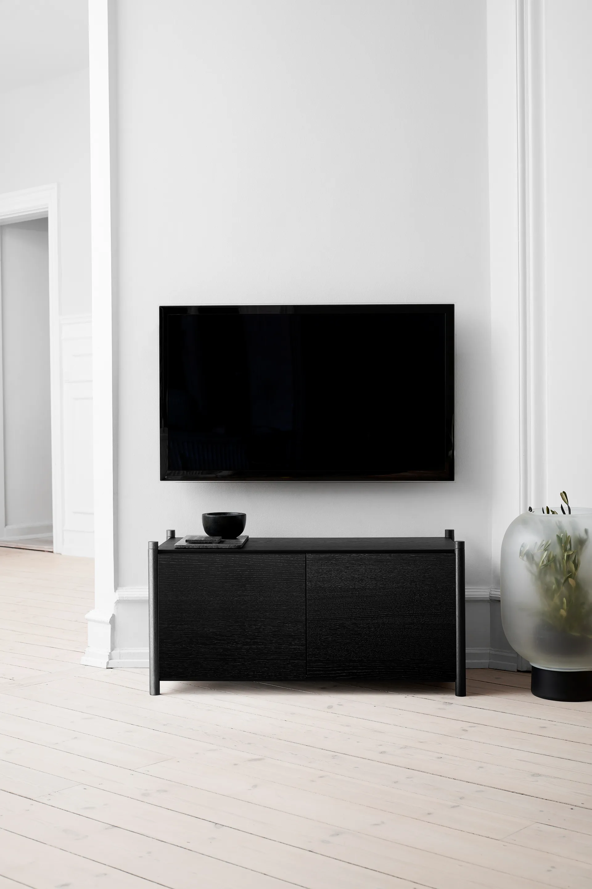 Sceene bookcase G, Svartbetsad ek Gejst