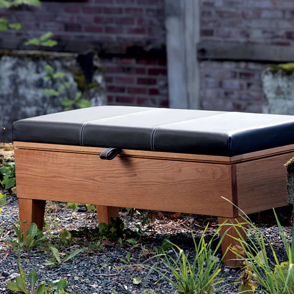 Enok 120 förvaringsbänk, fårskinn grafit-röd läderslejf Givarps