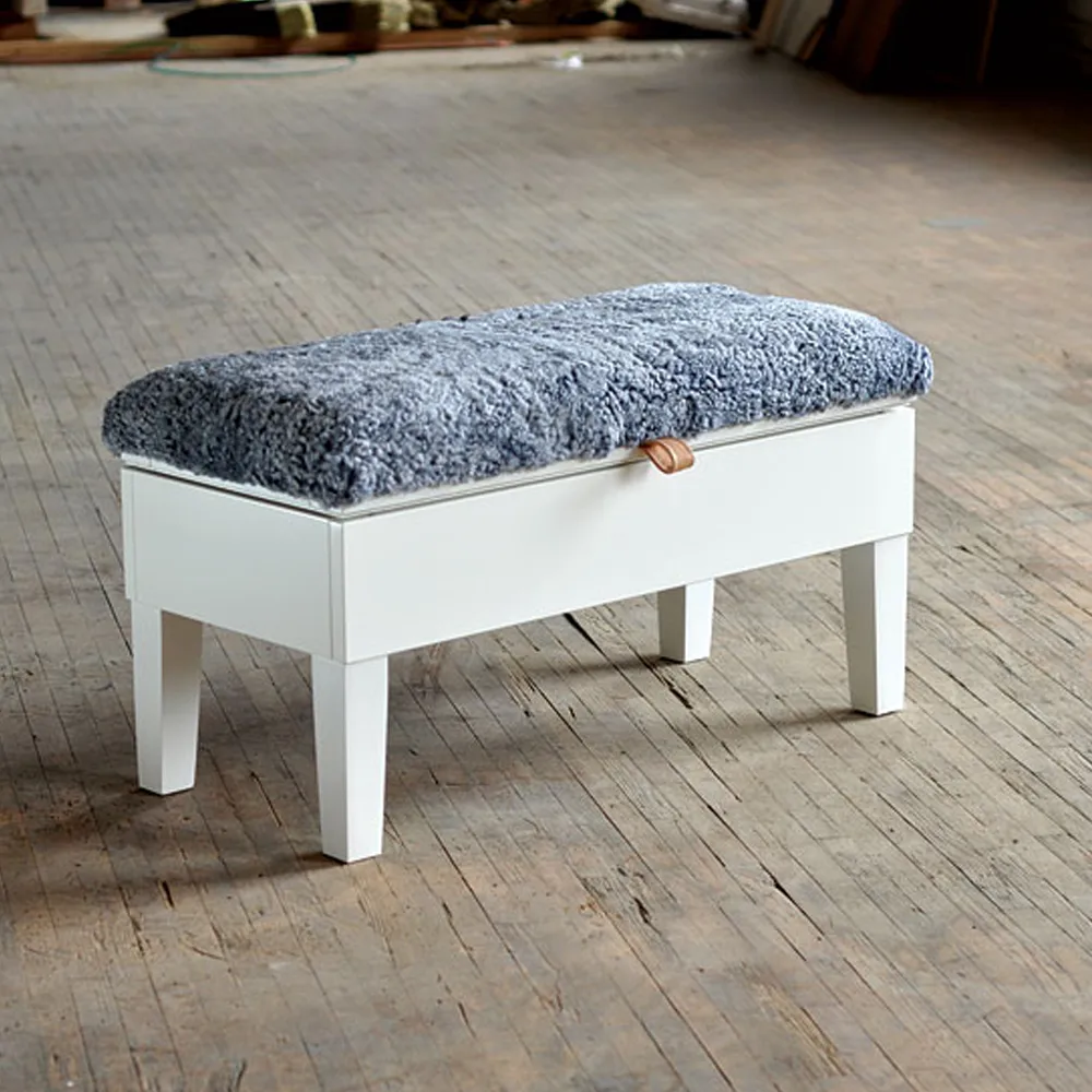 Enok 90 förvaringsbänk, fårskinn grafit-vit läderslejf Givarps