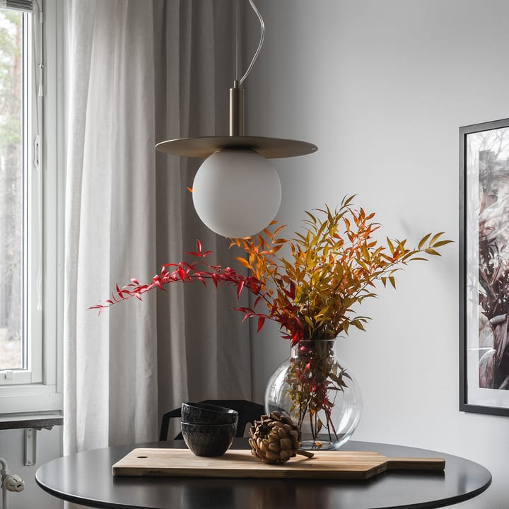 Art Deco taklampa, Mässing-opalglas Globen Lighting