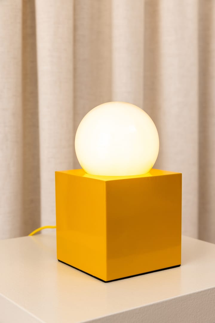 Bob 14 bordslampa - Gul - Globen Lighting