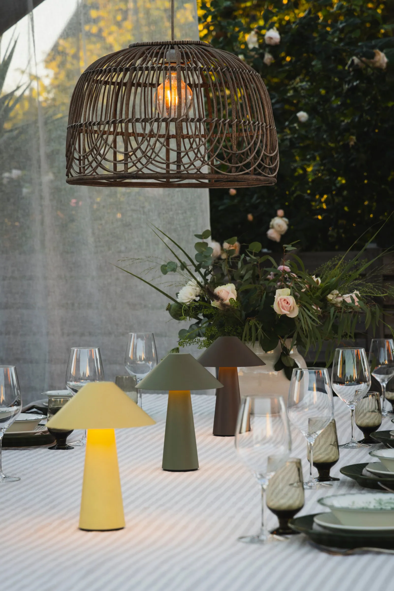 Cannes portabel bordslampa, Havregul Globen Lighting