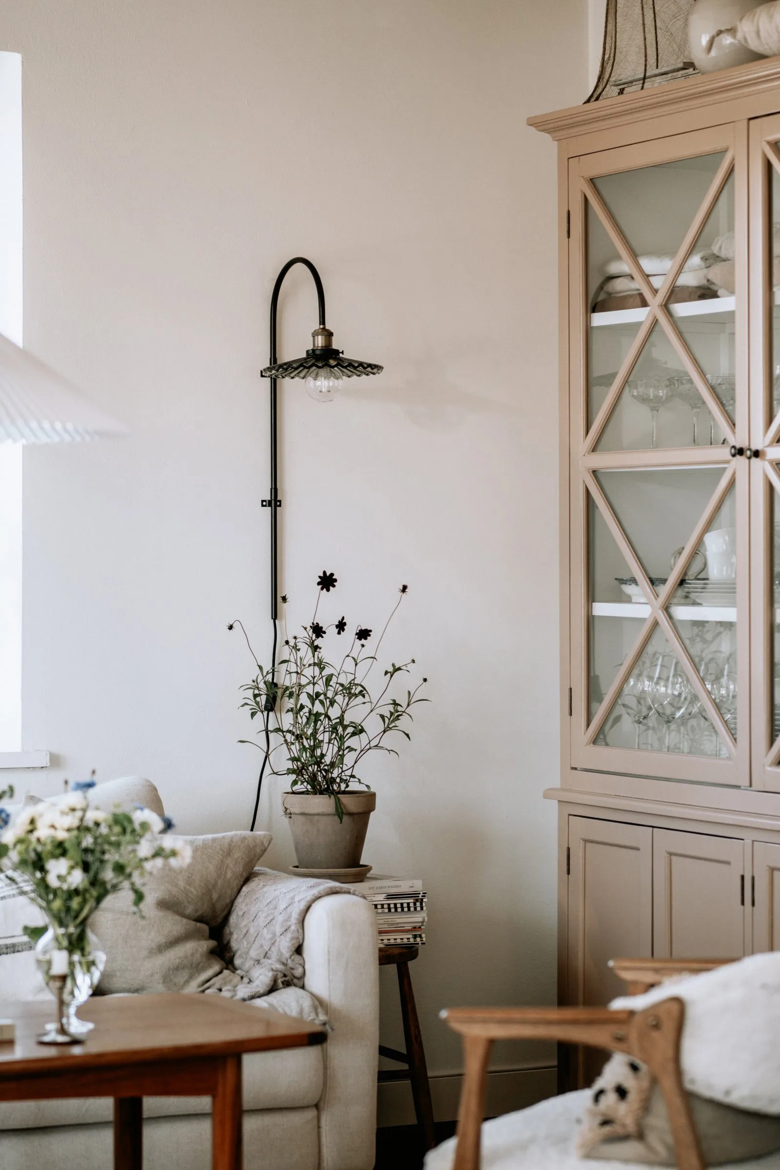 Cobbler vägglampa 75 cm, Rök Globen Lighting