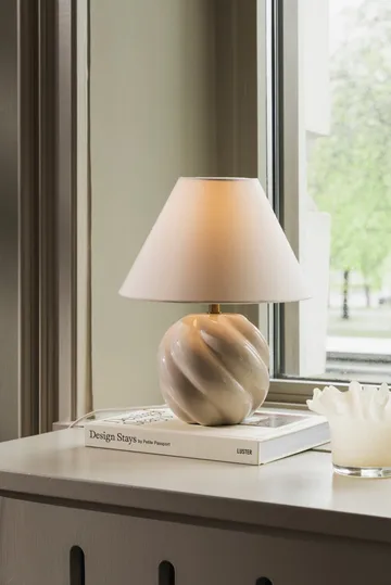 Dahlia bordslampa - Beige - Globen Lighting