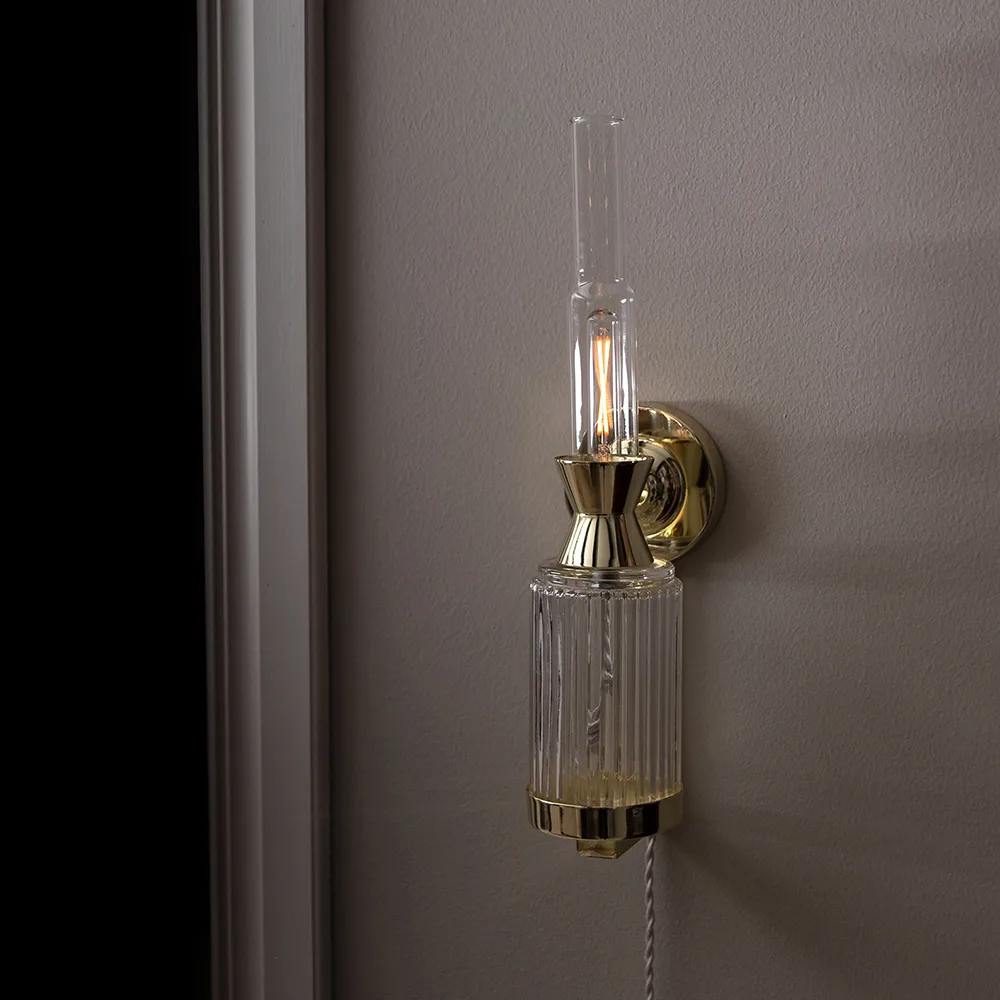 Ester vägglampa, rök/krom Globen Lighting